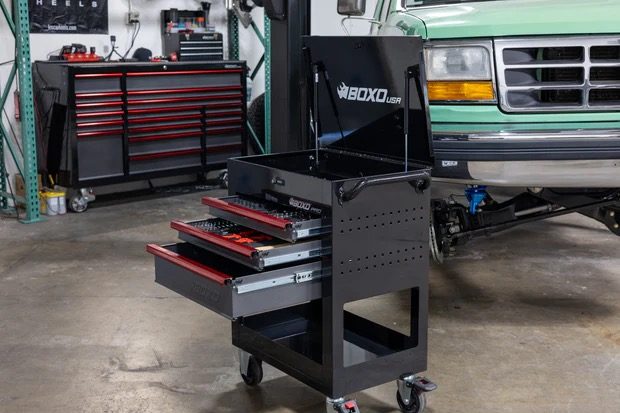 Professional tools and equipment at Service Pointe 807